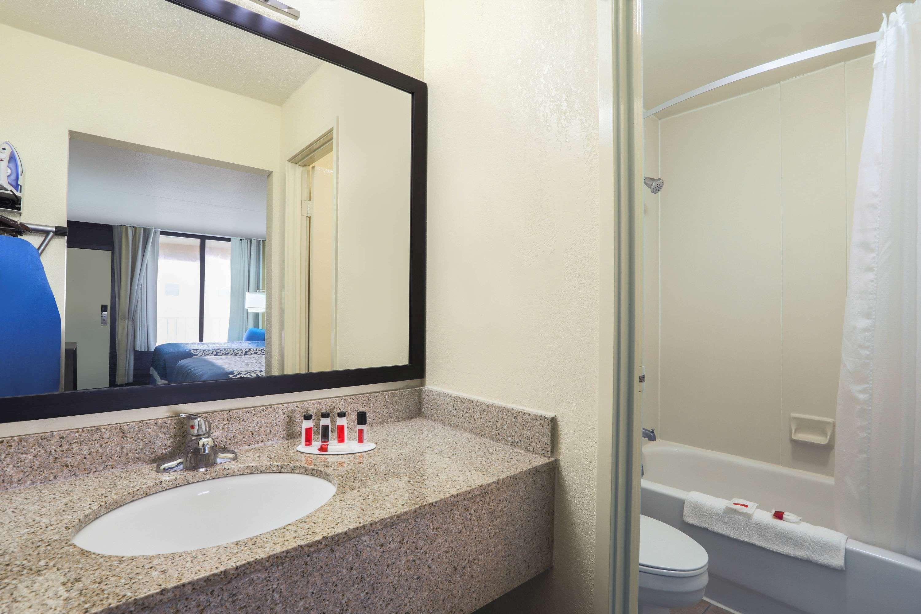 Days Inn By Wyndham Newark Wilmington מראה חיצוני תמונה