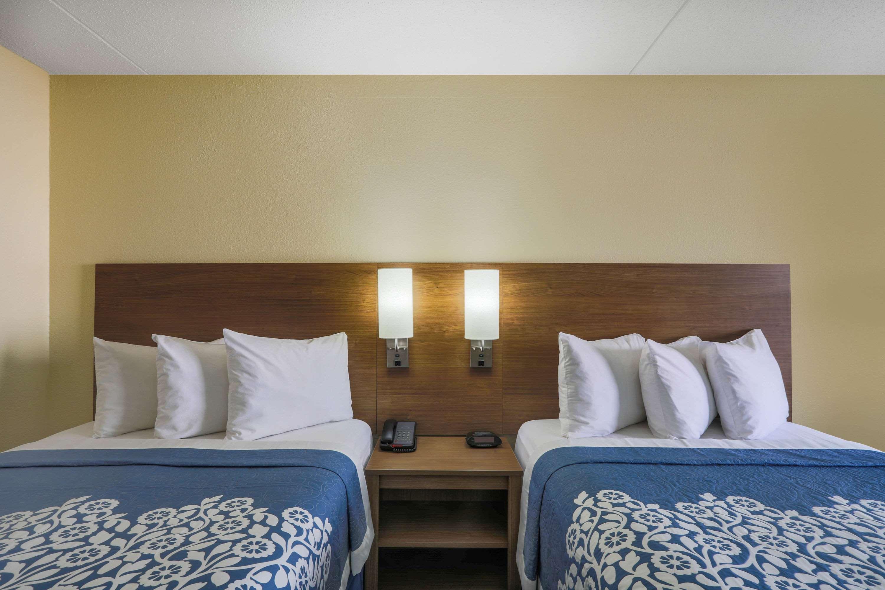 Days Inn By Wyndham Newark Wilmington מראה חיצוני תמונה