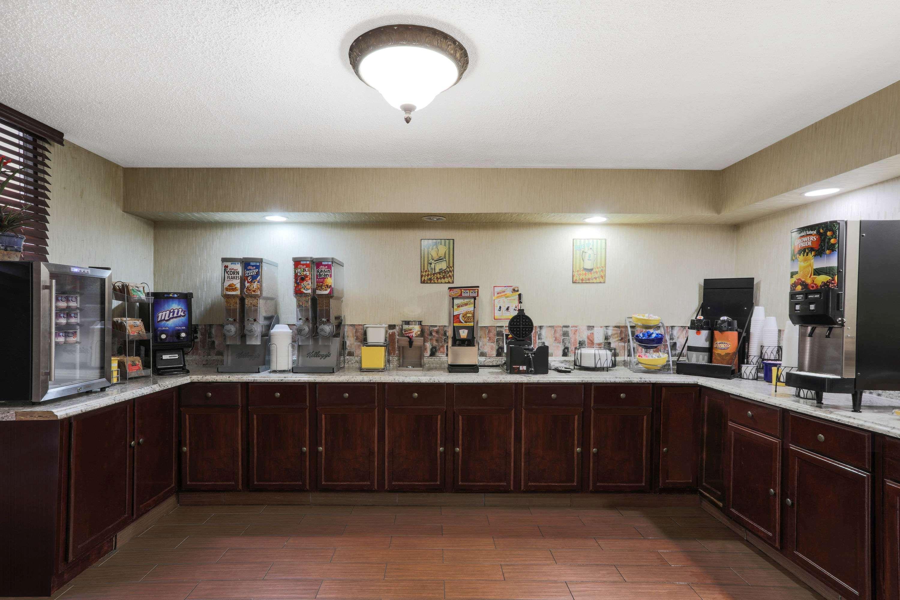 Days Inn By Wyndham Newark Wilmington מראה חיצוני תמונה