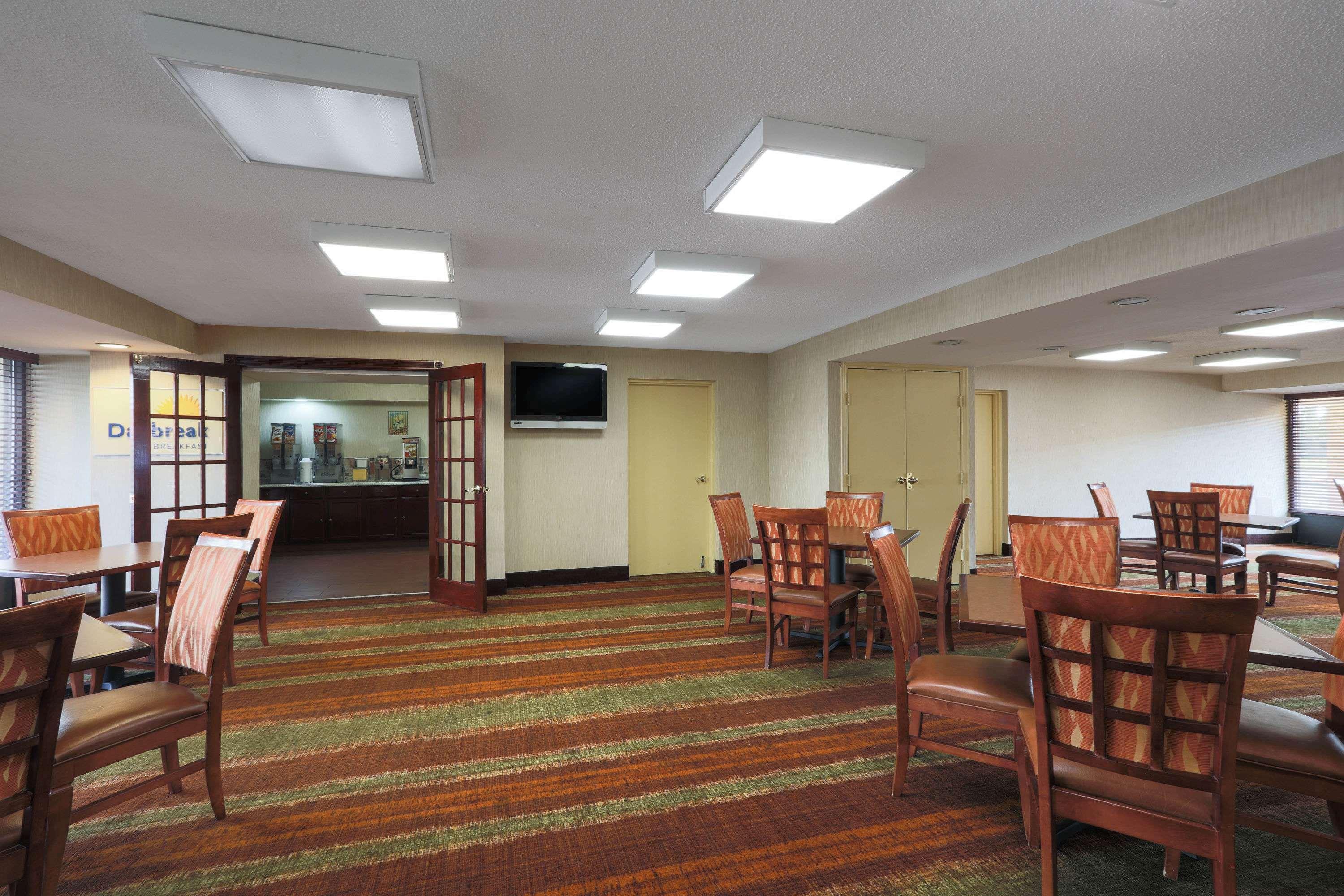 Days Inn By Wyndham Newark Wilmington מראה חיצוני תמונה