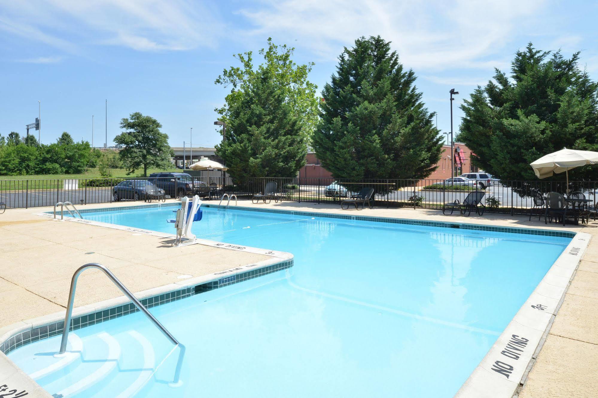 Days Inn By Wyndham Newark Wilmington מראה חיצוני תמונה