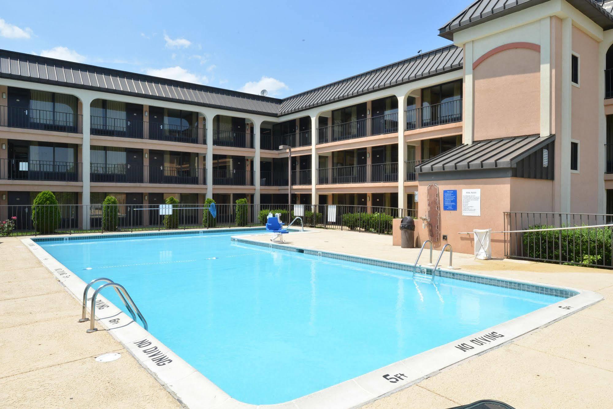 Days Inn By Wyndham Newark Wilmington מראה חיצוני תמונה