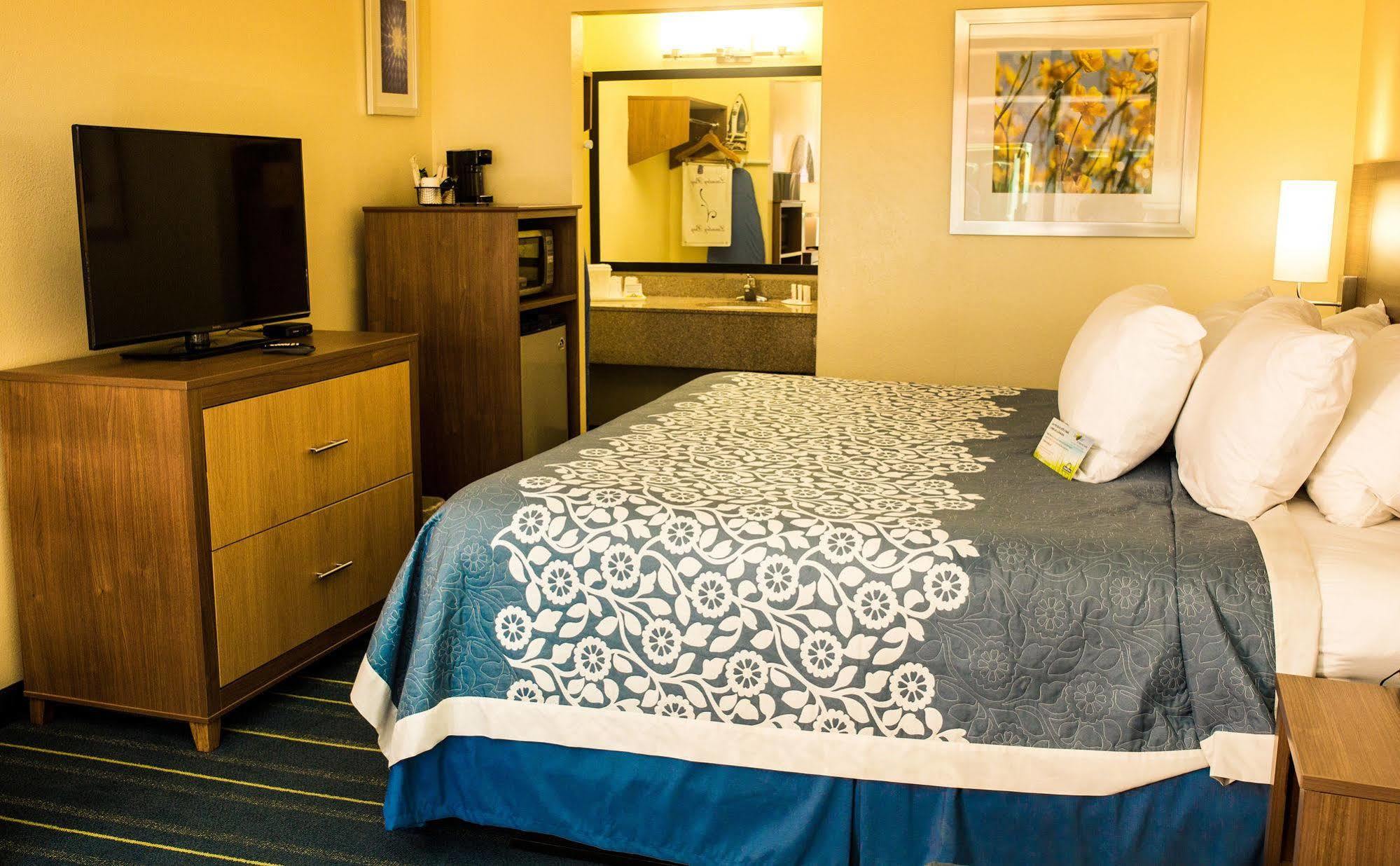 Days Inn By Wyndham Newark Wilmington מראה חיצוני תמונה