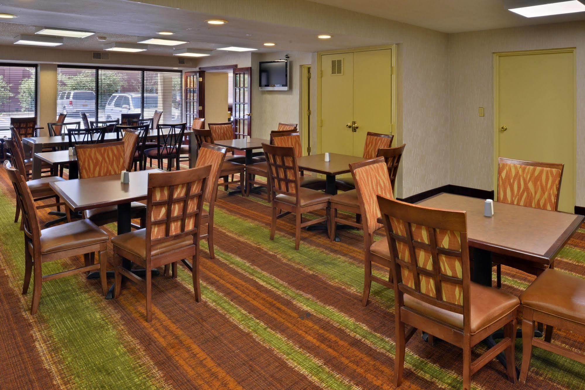Days Inn By Wyndham Newark Wilmington מראה חיצוני תמונה