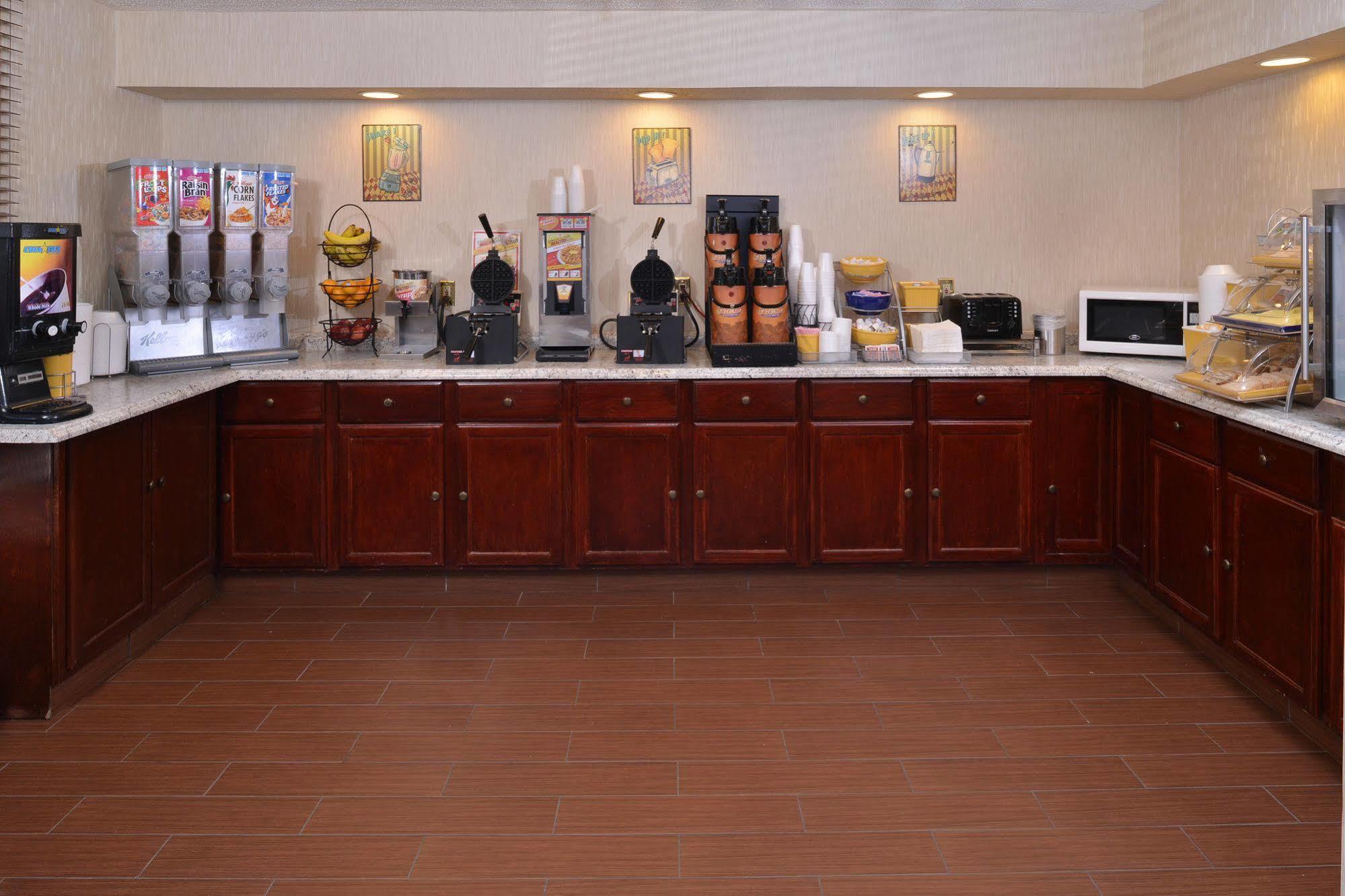 Days Inn By Wyndham Newark Wilmington מראה חיצוני תמונה