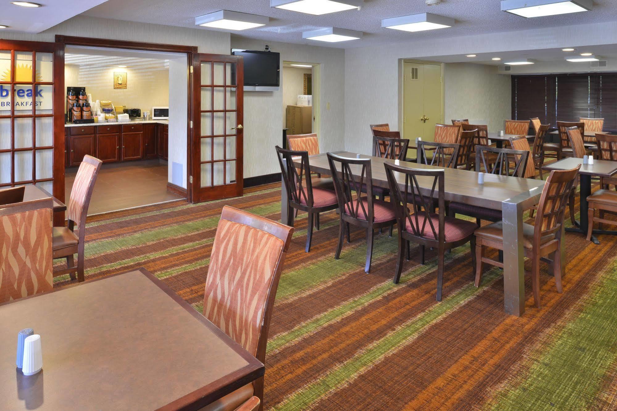 Days Inn By Wyndham Newark Wilmington מראה חיצוני תמונה