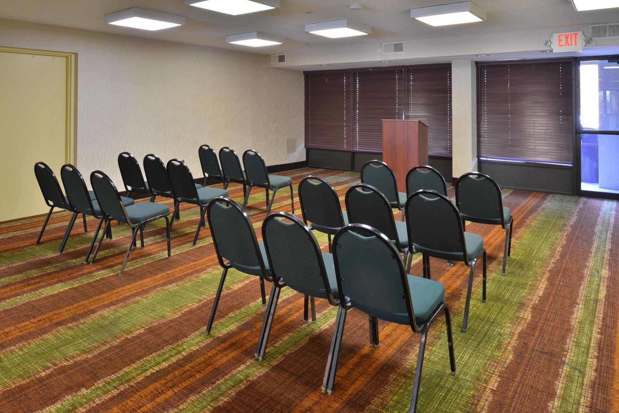 Days Inn By Wyndham Newark Wilmington מראה חיצוני תמונה